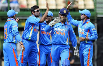 Tri-series: India aim to stifle cornered Aussies